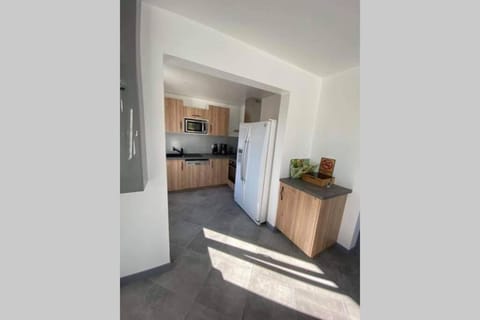 Maison de 2 à 8 personnes 5 chambres House in Portbail