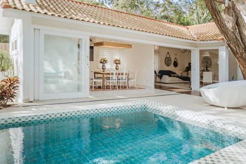 Casa Blanca Neoclassical Comfort, Búzios/RJ House in Armacao dos Buzios