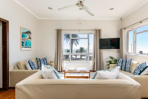 Communal lounge/ TV room, TV and multimedia, Living room, Photo of the whole room, Seating area, Evening entertainment