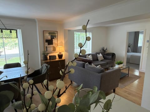 Living room, Seating area