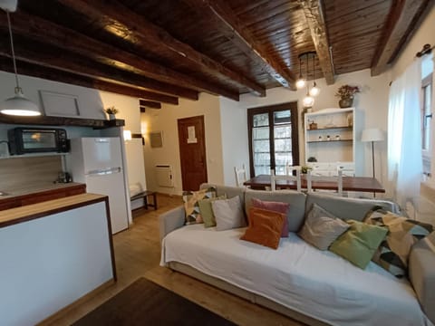 TV and multimedia, Kitchen or kitchenette, Seating area, Dining area