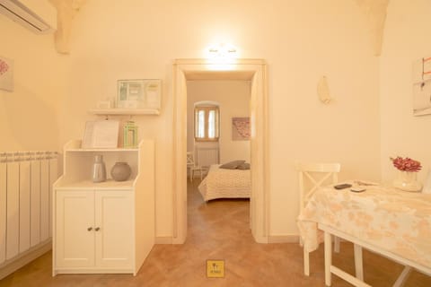 Living room, Seating area, Dining area, air conditioner