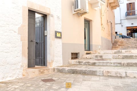 Property building, Facade/entrance, acessibility