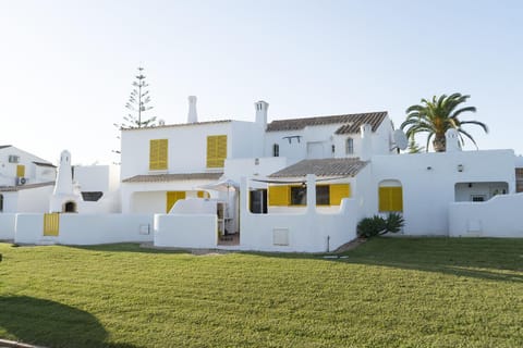 Property building, Facade/entrance, Off site
