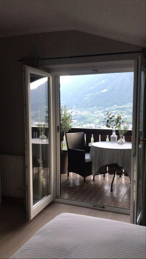 Villa Corazza-Bezauberndes Appartment+ Schwimmbad Apartment in Tirol