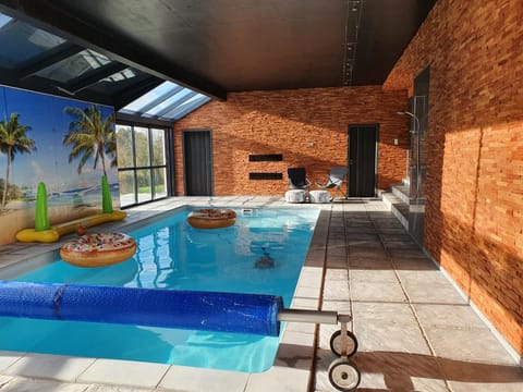 Day, Swimming pool