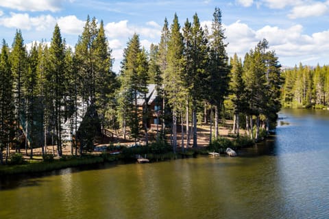 Serene Lakes Splendor House in Serene Lakes