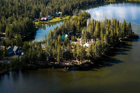 Serene Lakes Splendor House in Serene Lakes