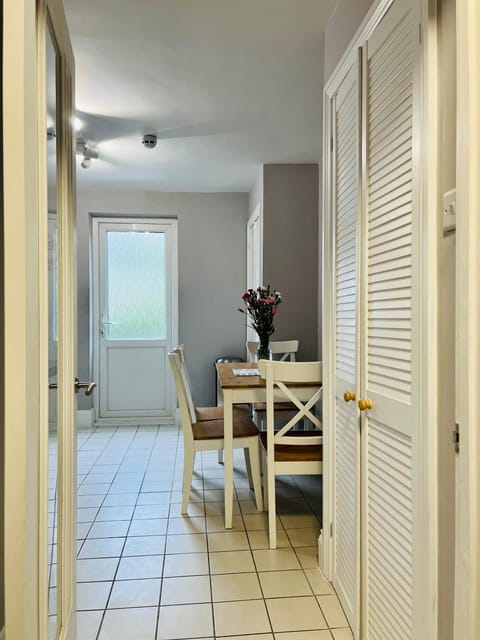 Blue Belgrave Apartment in Torquay