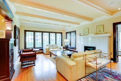 Charming MPLS Home with Patio - Walk to Uptown! House in Minneapolis