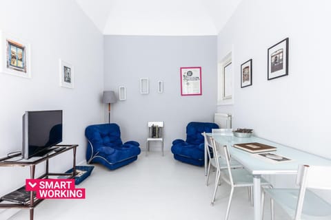 Communal lounge/ TV room, Living room