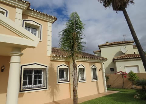 Spacious 700m2 villa, Golfers paradise. Villa in Costa del Sol