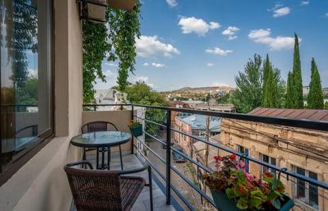 Property building, Day, Natural landscape, View (from property/room), Balcony/Terrace, Mountain view, internet