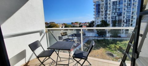 Property building, Balcony/Terrace, Sea view
