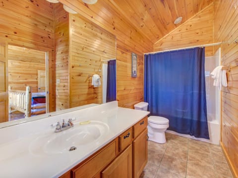 Family Ties Lodge House in Gatlinburg