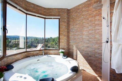 Massage, Spa and wellness centre/facilities