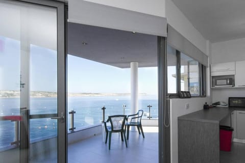 MEL 2 2BED seaview in Ghadira by Homely Apartment in Malta