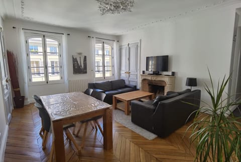 TV and multimedia, Living room, Dining area