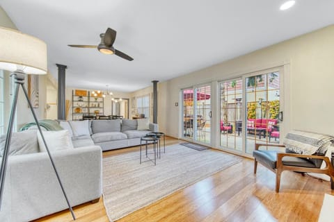 Living room, Seating area