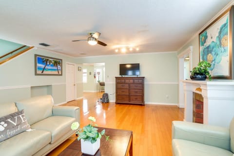 4 Mi to Beaches Alluring Largo Hideaway! House in Largo