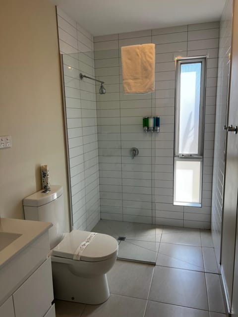 Shower, Toilet, Bathroom, laundry