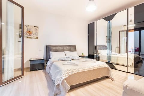 Bed, Photo of the whole room, Bedroom, towels, wardrobe