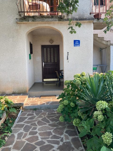 Patio, Facade/entrance, Balcony/Terrace
