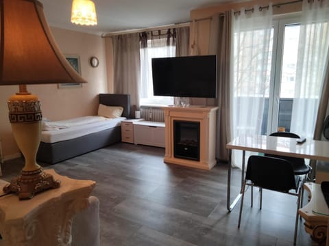 Communal lounge/ TV room, Bed, TV and multimedia, Living room, Photo of the whole room, Seating area, Evening entertainment, hair dresser