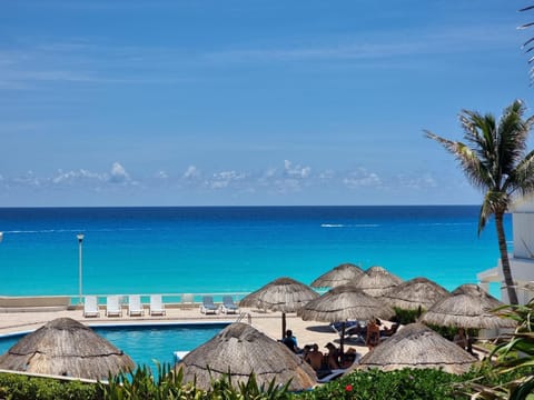 Natural landscape, Beach, Sea view, Swimming pool, Swimming pool, sunbed