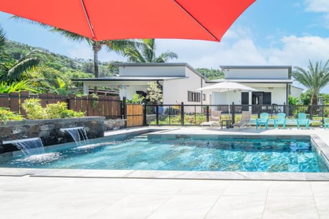Property building, Patio, Day, Garden, Garden view, Pool view, Swimming pool, sunbed