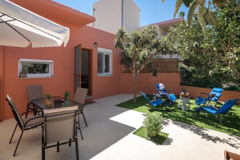 Property building, Patio, Garden, Garden, Garden view, Garden view, Inner courtyard view