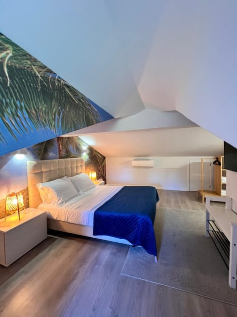 Bathroom, TV and multimedia, Bedroom, hair dryier, minibar, air conditioner