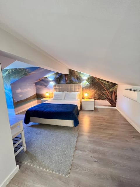 Bathroom, TV and multimedia, Bedroom, hair dryier, minibar, towels