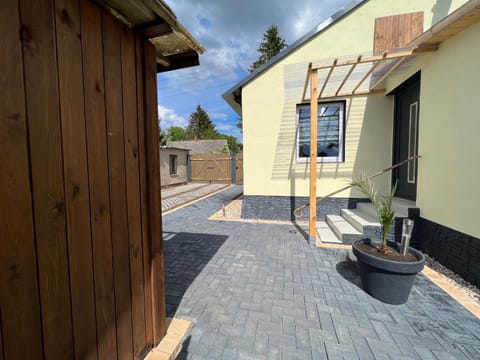 Patio, Facade/entrance