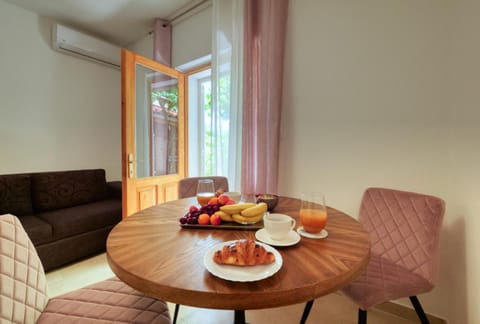 Living room, Seating area, Dining area, Food