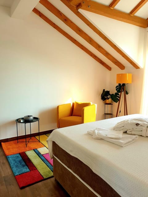 Bed, Seating area, Bedroom