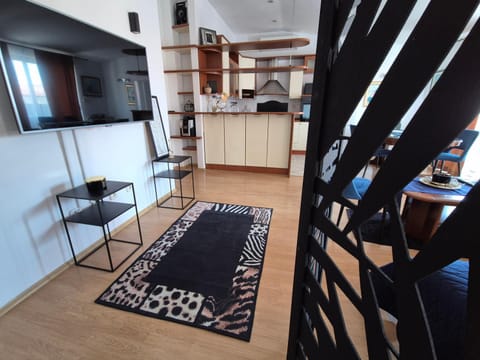 TV and multimedia, Living room, Dining area