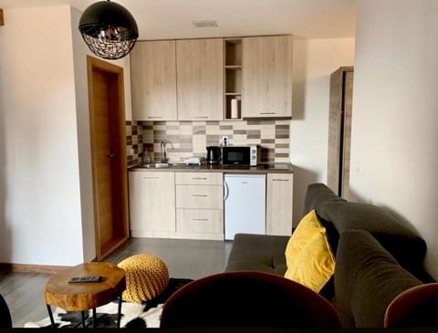 Kitchen or kitchenette, Seating area