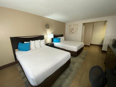 Stanford Inn & Suites Anaheim Hotel in Garden Grove