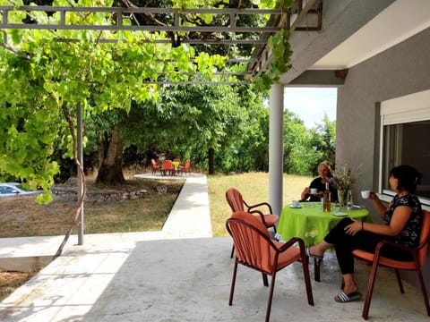 Seating area, On site, Inner courtyard view