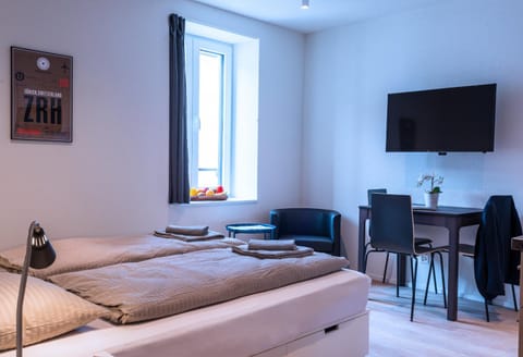 Bed, TV and multimedia, Photo of the whole room