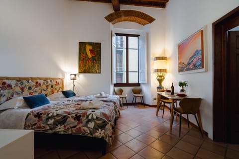 Bed, Photo of the whole room, Seating area, Bedroom