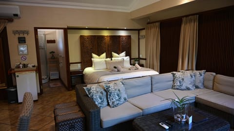 Bed, Photo of the whole room, Seating area, Bedroom, towels