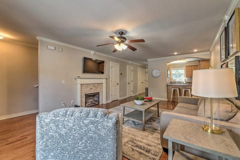 Charming Springdale Townhome about 5 Mi to Dtwn! House in Johnson