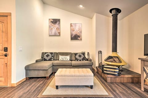 Estes Park Condo about 1 Mi to RMNP! Apartment in Estes Park