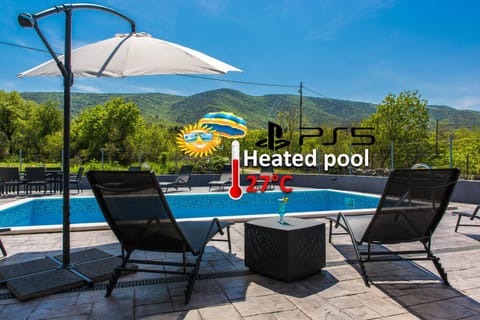 Mountain view, Pool view, Swimming pool