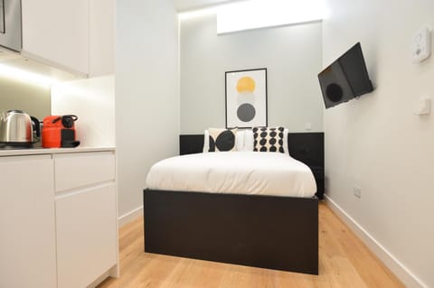 Bed, TV and multimedia, Kitchen or kitchenette