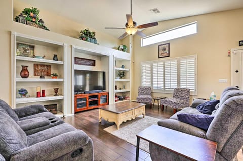 BBQ-Ready Oasis Near Golfing and Surprise Stadium! House in El Mirage
