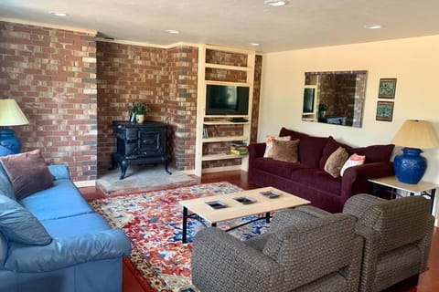 New! Lower Level Ranch Home - 10 mins to Town House in Butte