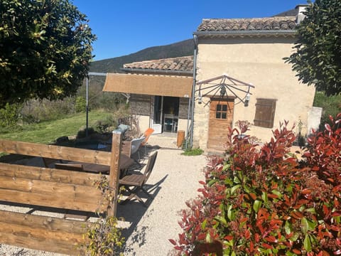 Cabanon entouré de montagnes et d'oliviers House in Provence-Alpes-Côte d'Azur